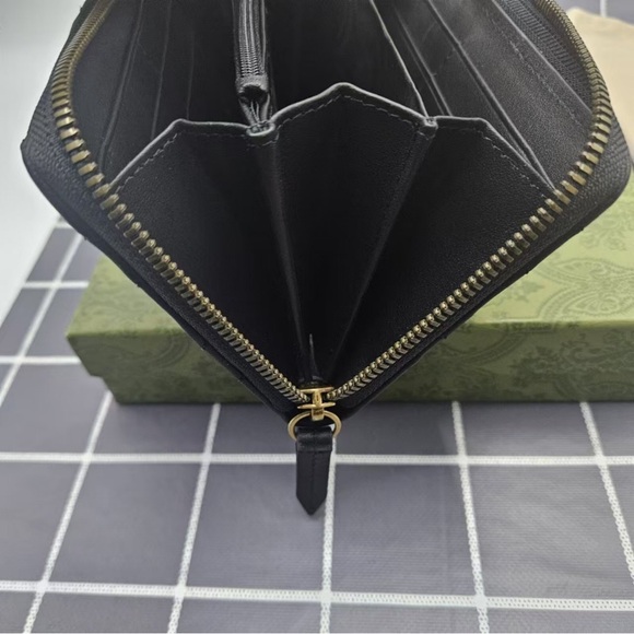 Gucci Black Wallet with Gold Logo - Picture 4 of 6